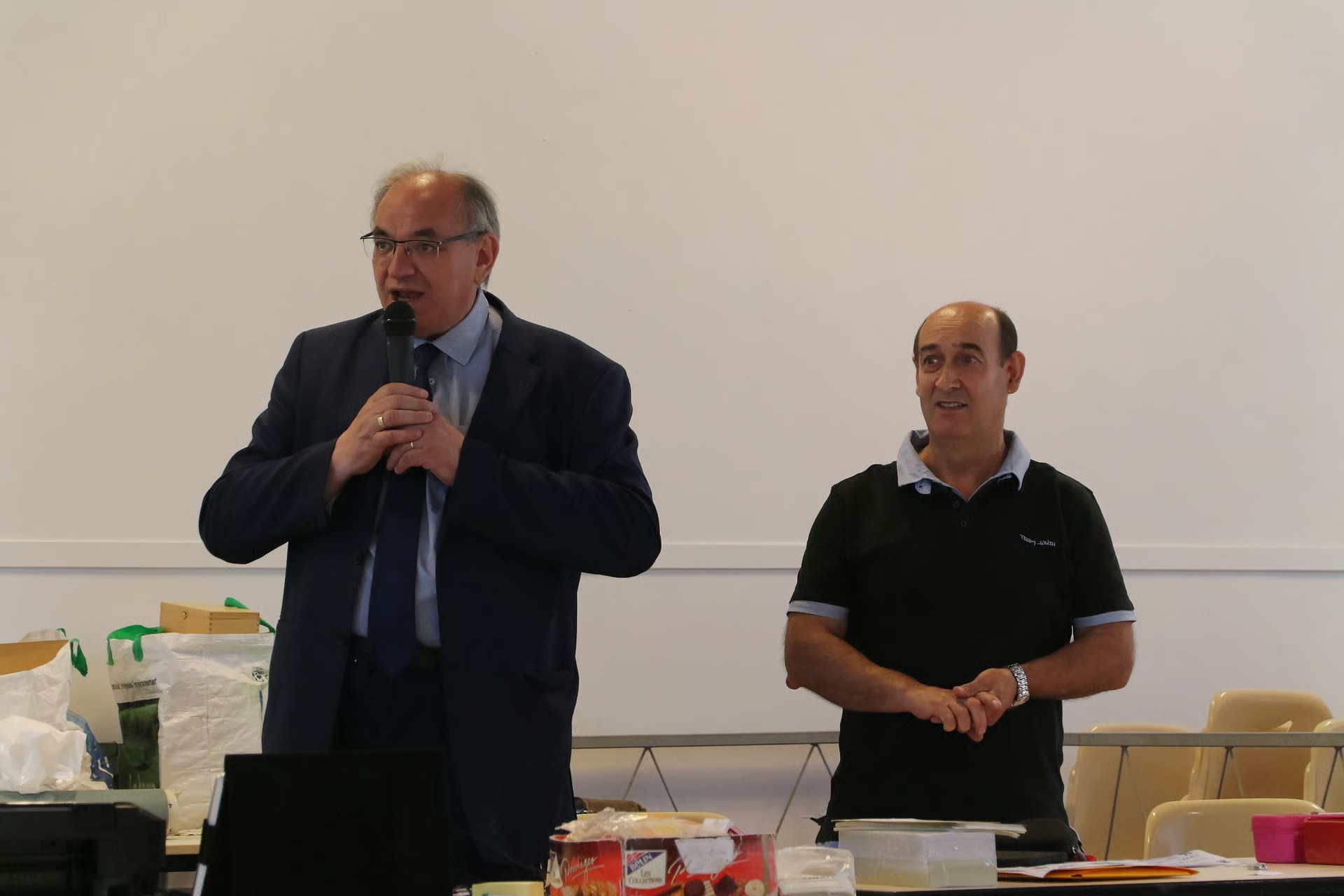 Bernard Perrut lance la première ronde de l'international